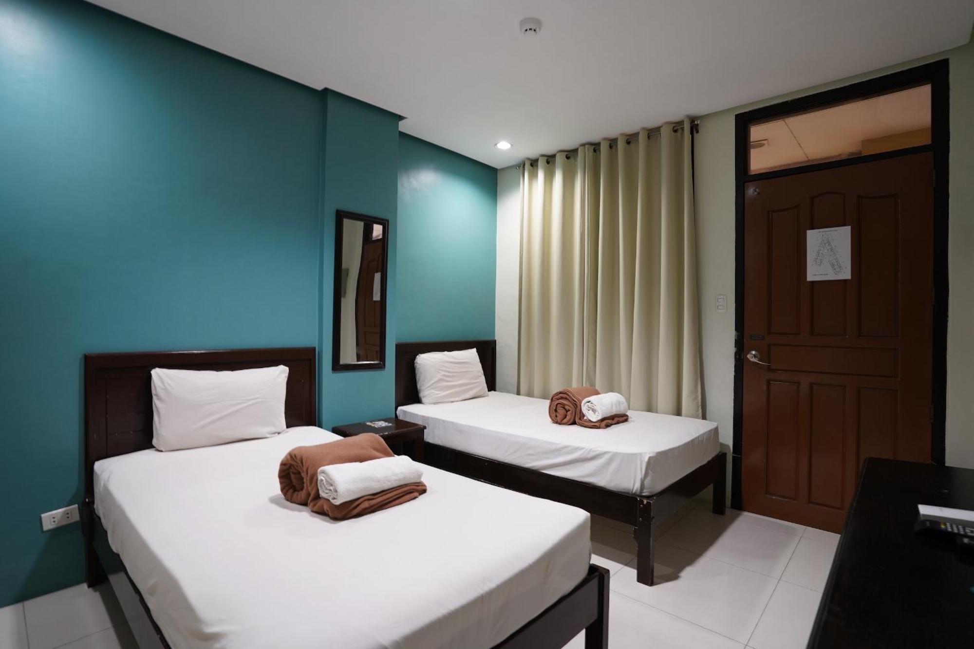 Arzo Hotel Grand Lodge Manila Exterior photo