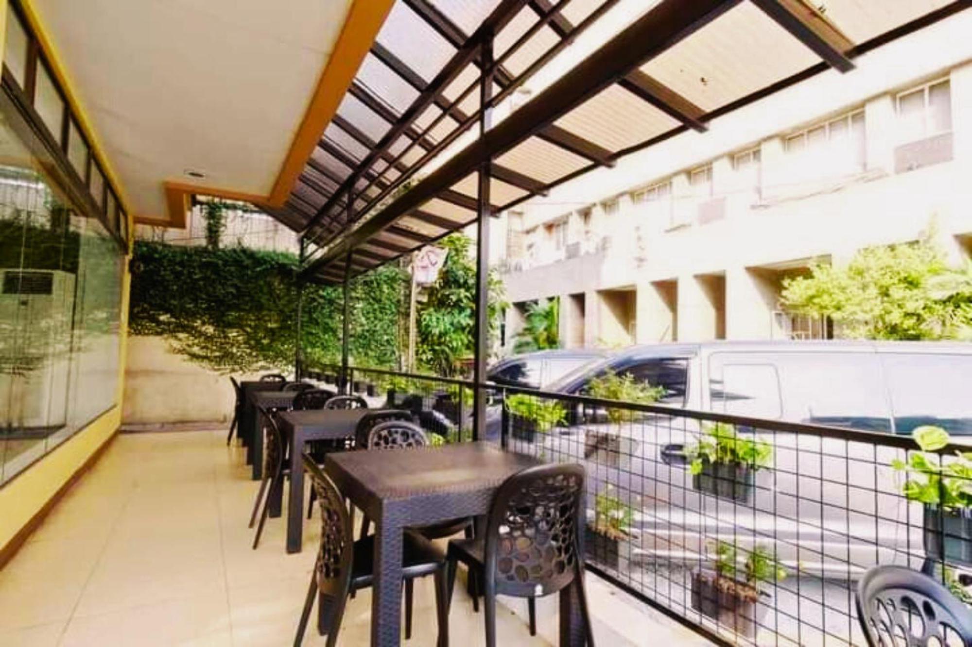 Arzo Hotel Grand Lodge Manila Exterior photo